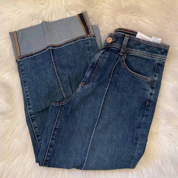 Chico’s Denim Pintuck Crop with High Cuff Jeans - NWT - Size 6 - Picture 2 of 13